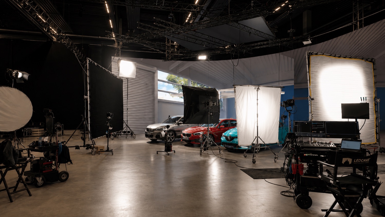 Studio mit LED-Cave